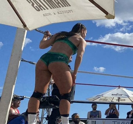 Ashley DAmboise hot actress pic