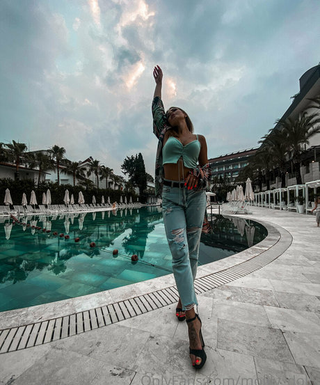 mollly dolly star nude picture