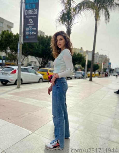 mollly dolly nice actress picture