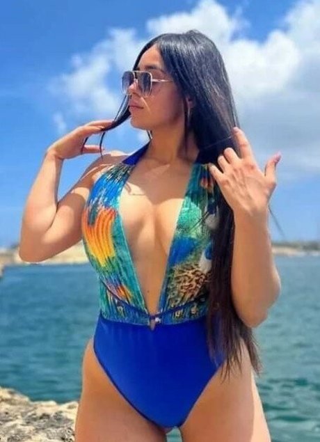 Maltese Girls nude pornstar image