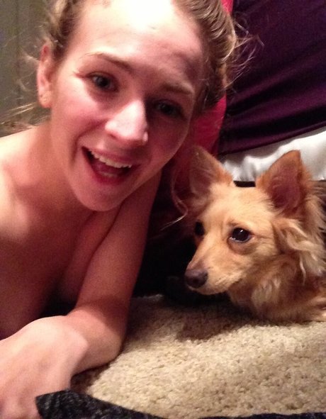 Britt Robertson nude actress gallery