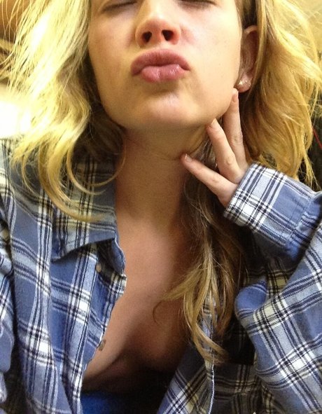 Britt Robertson pornstar hot image