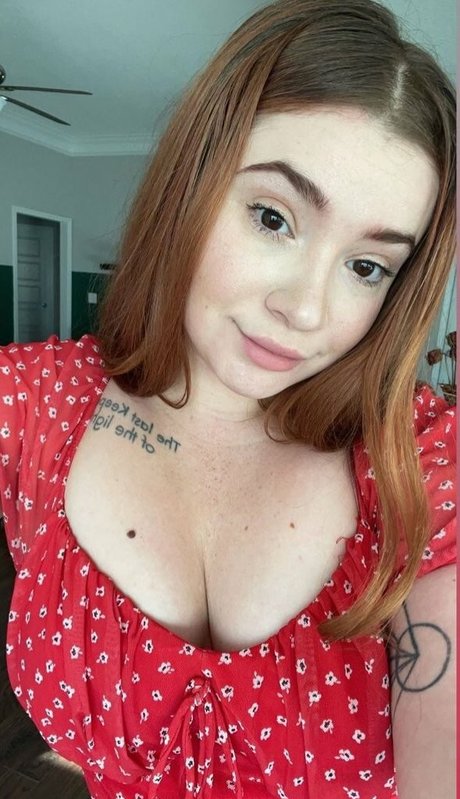 Peachez and Screamz model erotic picture