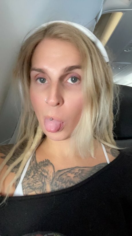 Hottrayne star xxx photo