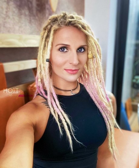 Hottrayne nudes actress galleries