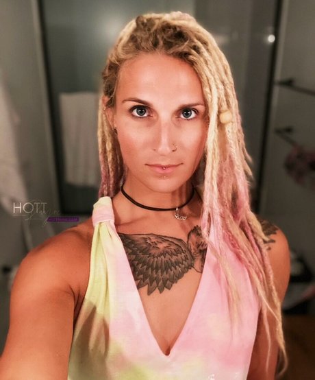 Hottrayne pornstar hd images