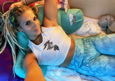 Hottrayne pretty model galleries