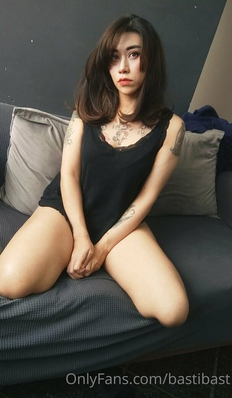 bastibast nude model picture