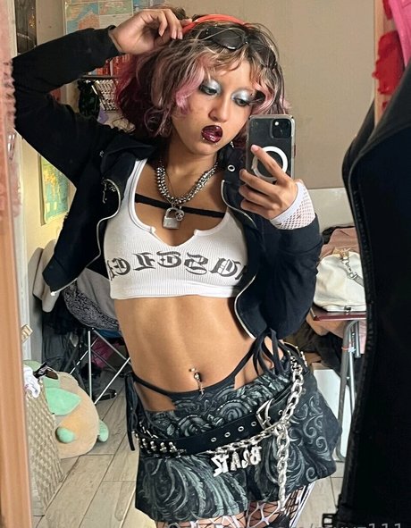 Roxyz111 pornstar sex image