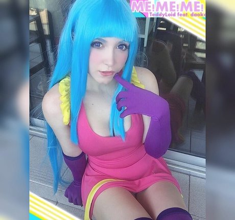 lady pizza hug top actress img