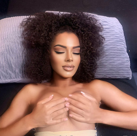 miamoonofficial nude pornstar photos