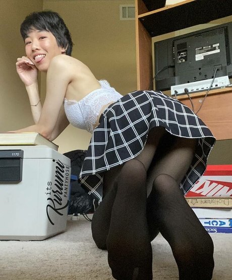 kurumipantyhose erotic model photo