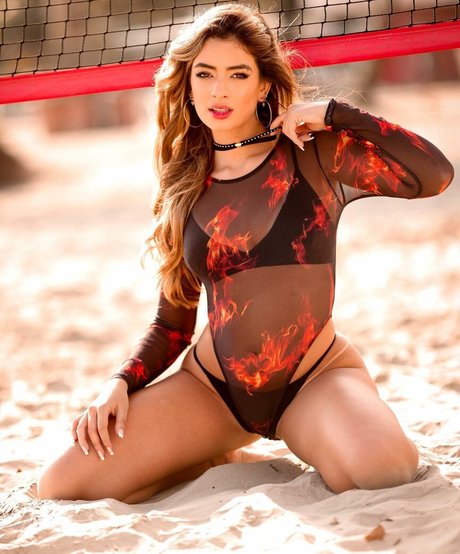 Julia Puzzuoli star beautiful pic