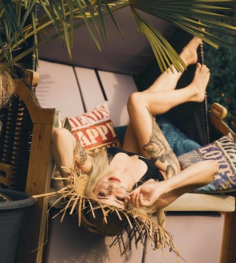 Farbenfuchs model sexy img