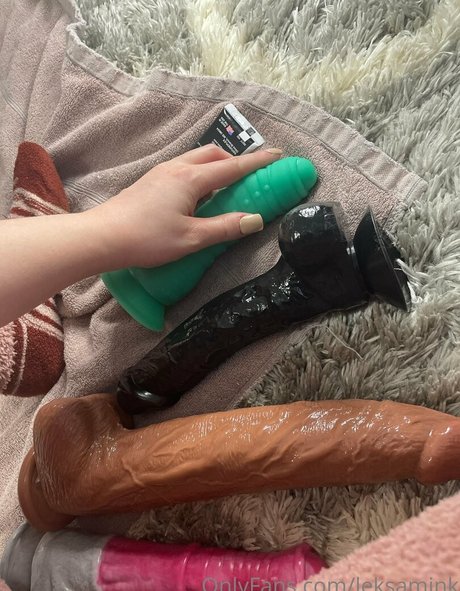 leksamink pretty model photo