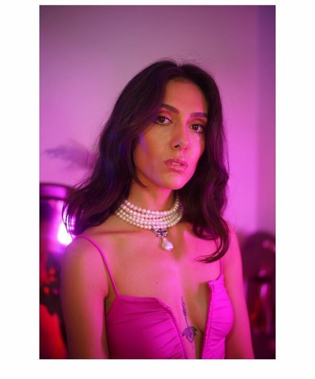 Asli Sevi hot pornstar pics