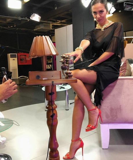 Asli Sevi model nude img