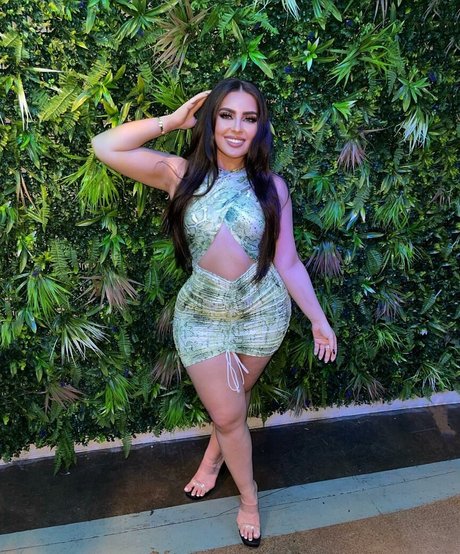 Mamiii beautiful actress image