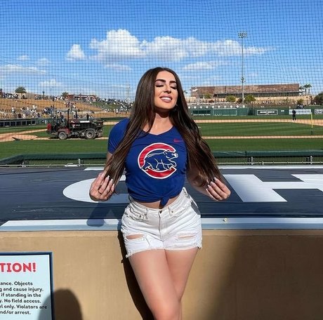 Mamiii pornographic model pictures