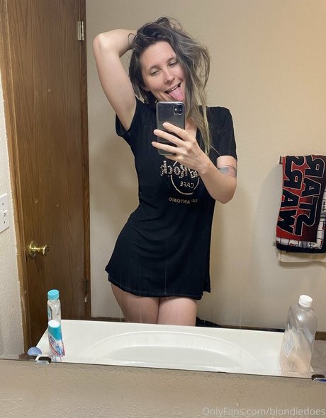 blondiedoes model nice picture