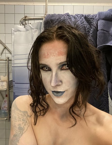 blondiedoes nude actress galleries