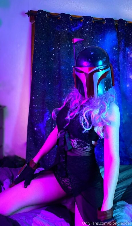 blondiedoes pornstar nude image