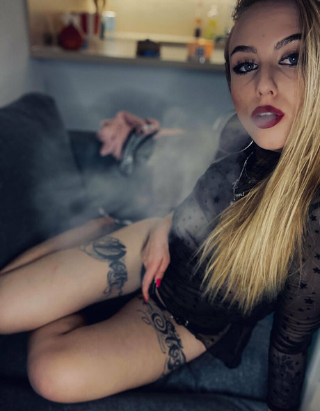 brittneyleathers erotic model images