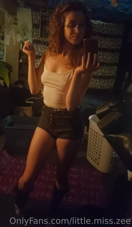 little miss zee star nudes photos