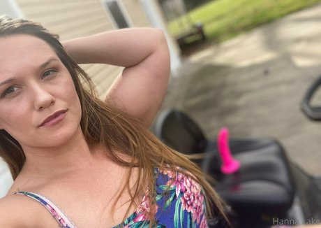 Hanna Lake star naked img