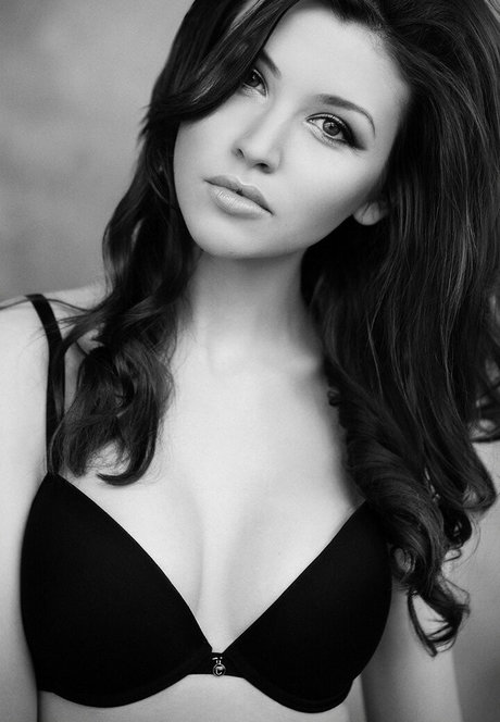 Paulina Sobon nice pornstar pics