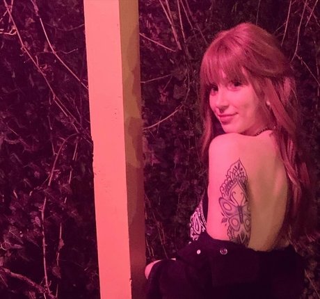 irresistible ivy model hd images