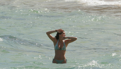 Teri Hatcher sexy star img