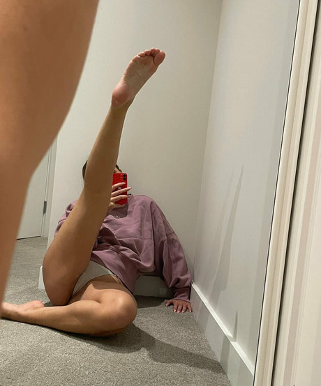 barefoothottiex star naked pics