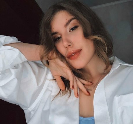 twerkingpeach adult model picture