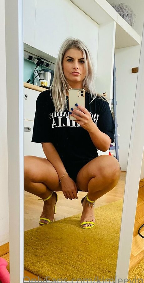 housewifekim beautiful model picture