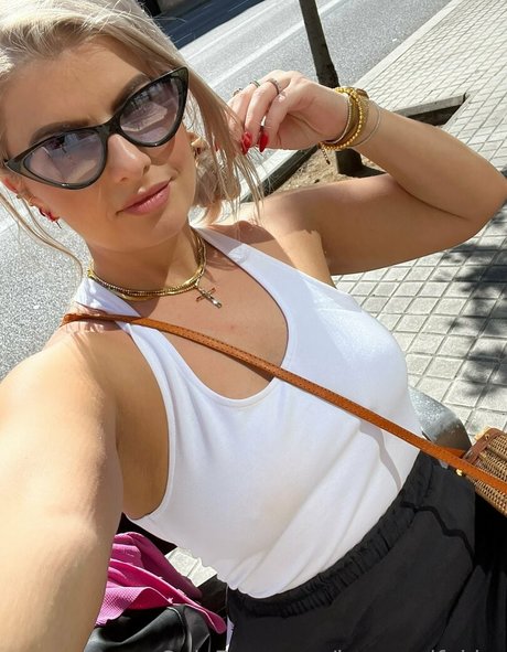 housewifekim model sexy images