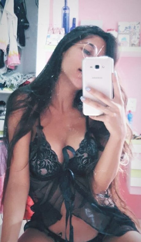 Lari Cogumelos pornstar nude images