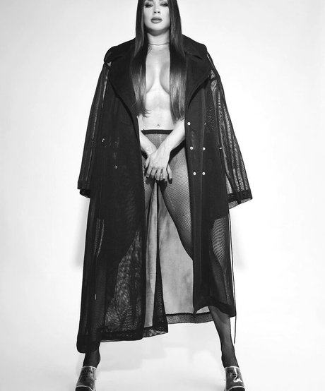 Juliana Salimeni hot star image