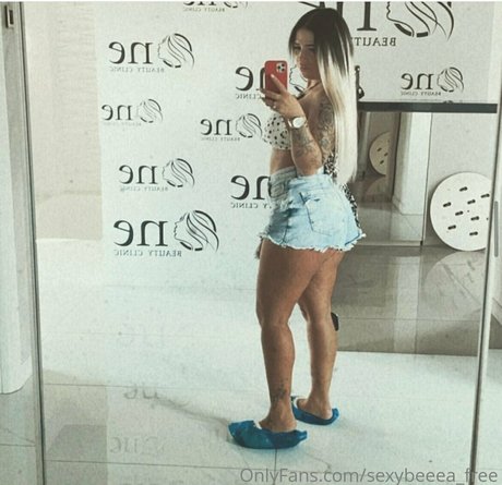 sexybeeea free star naked pic