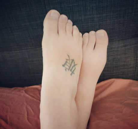 everlymoon naked pornstar image