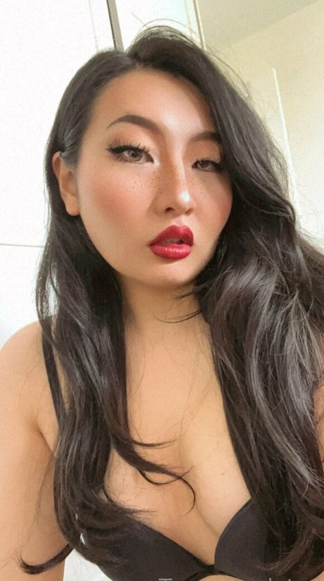 tomokorenfree naked actress images