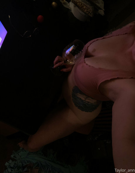 taylorann69 nice pornstar pic