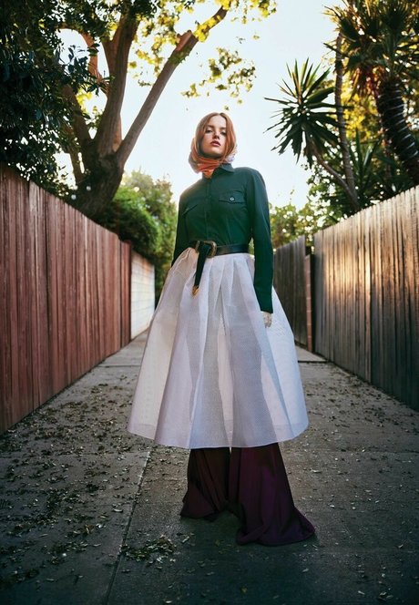 Ellie Bamber hd model image