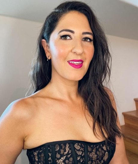 D Arcy Carden Profile photo