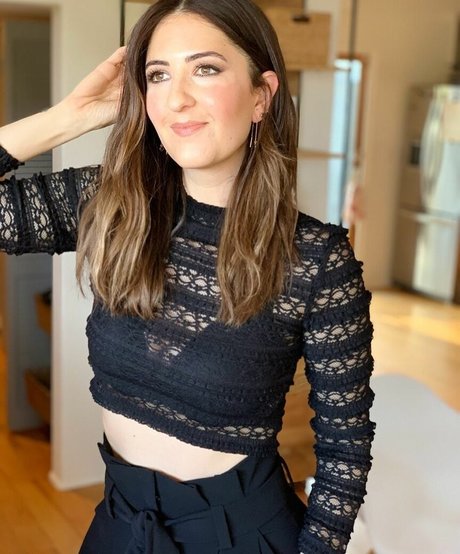 D Arcy Carden nudes star pics