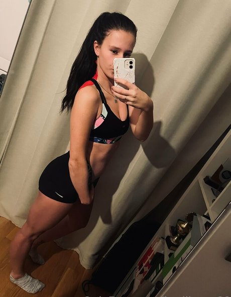 badlizzyy66 pretty pornstar picture