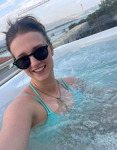 badlizzyy66 pornstar xxx picture