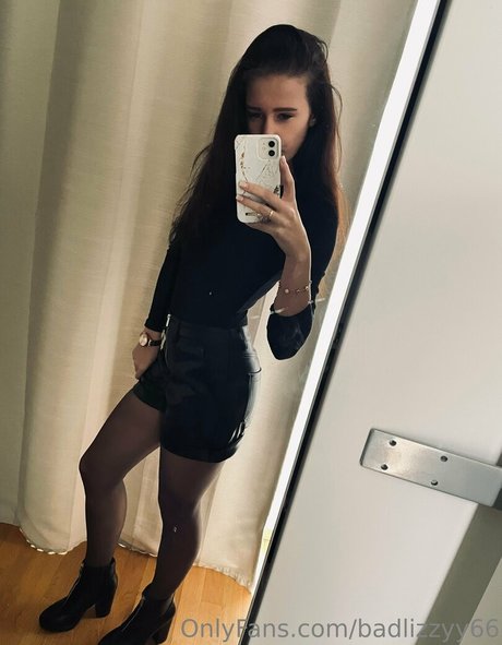 badlizzyy66 hot model img