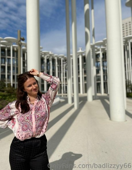 badlizzyy66 nudes actress img