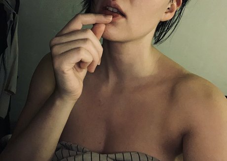 misschritizinna nude model pics